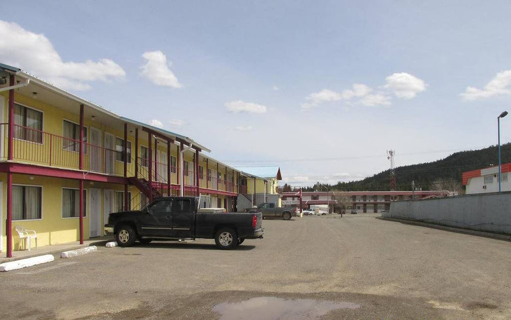 Westwood Motel 100 Mile House Exterior photo