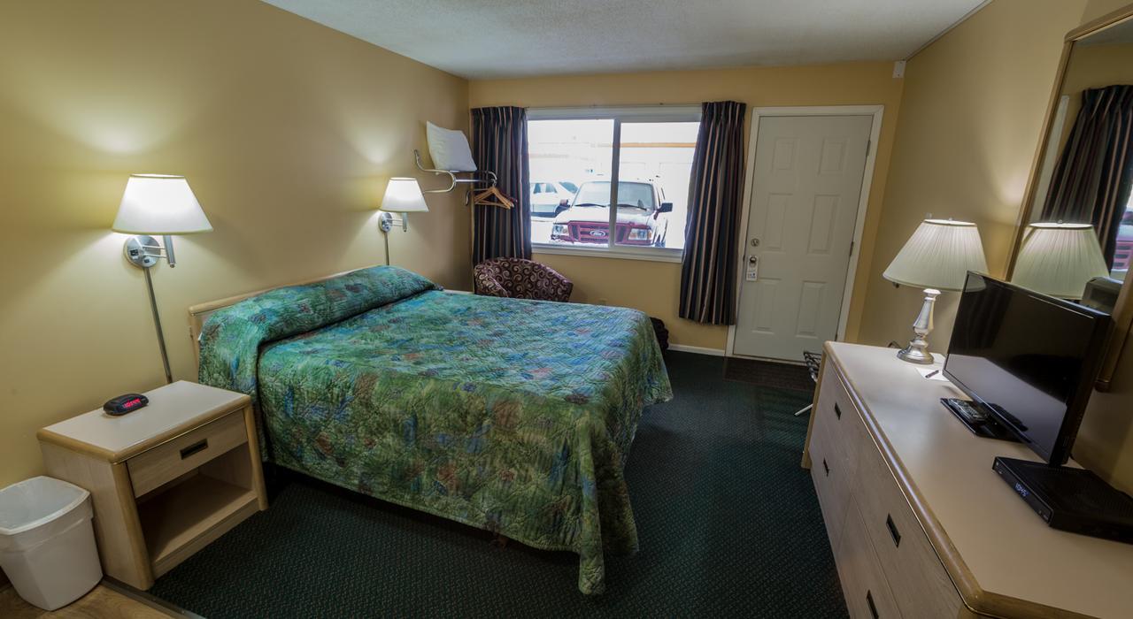 Westwood Motel 100 Mile House Exterior photo