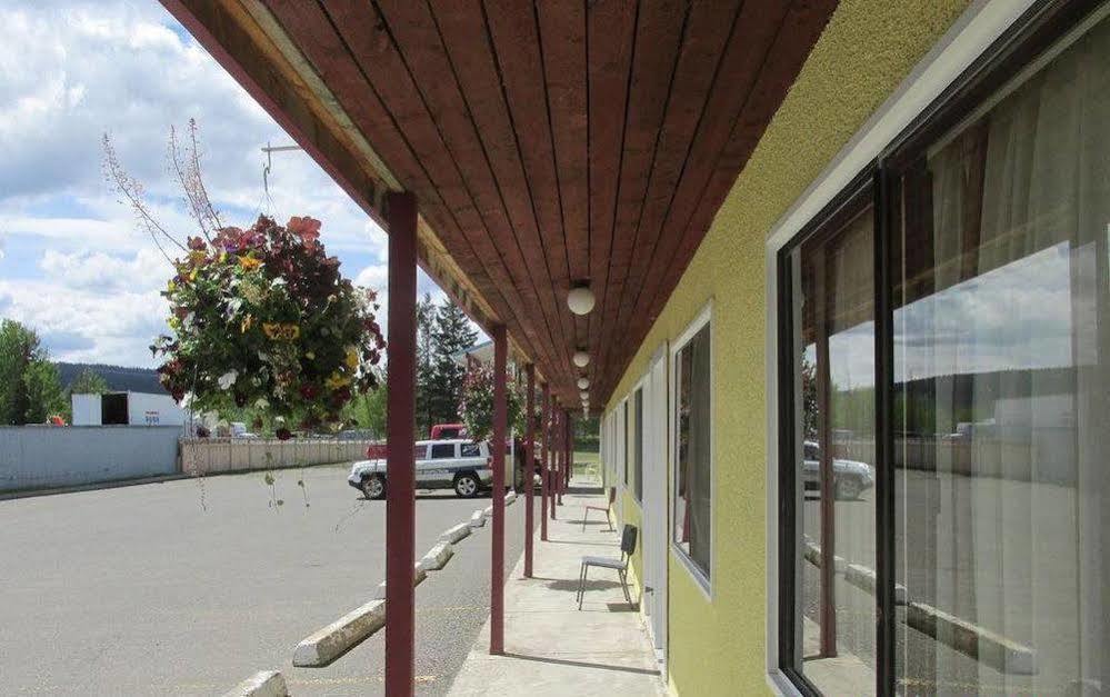 Westwood Motel 100 Mile House Exterior photo