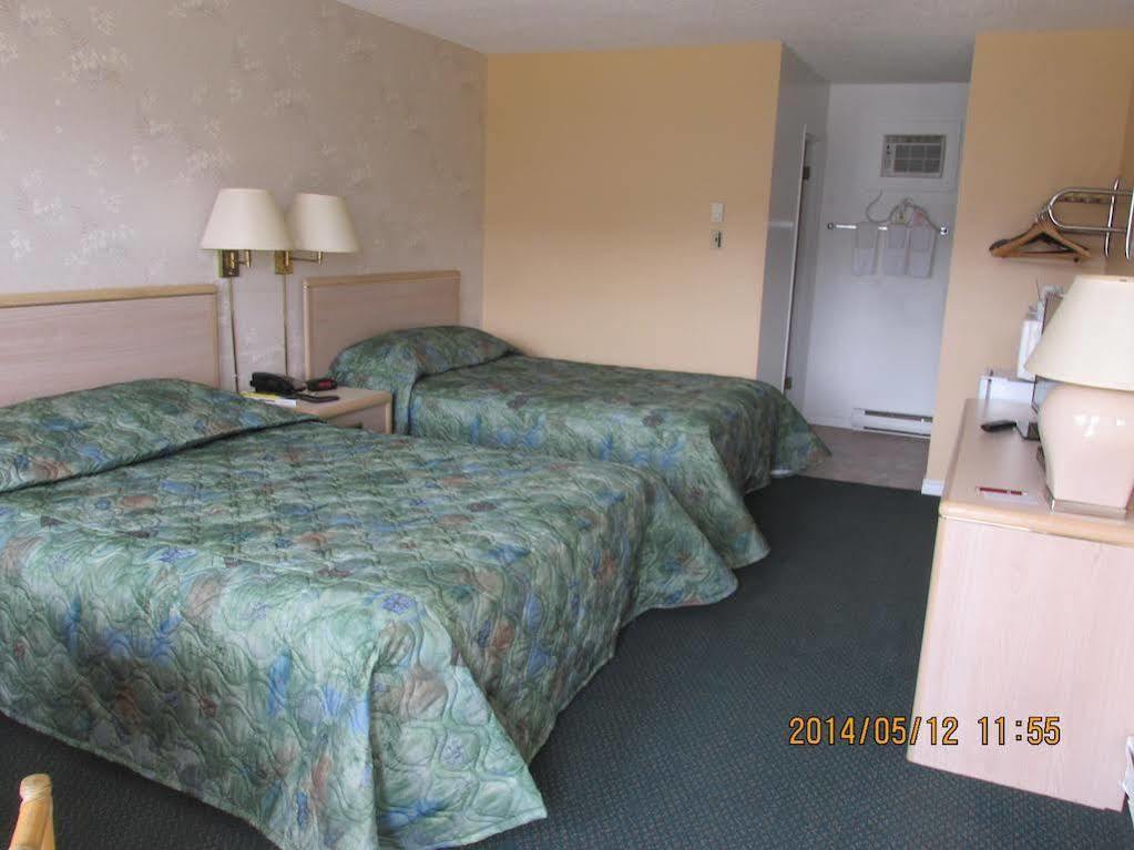 Westwood Motel 100 Mile House Exterior photo