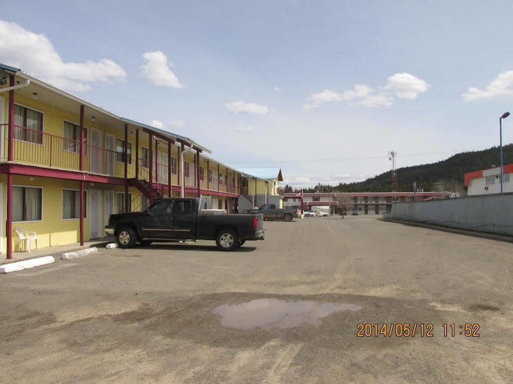 Westwood Motel 100 Mile House Exterior photo